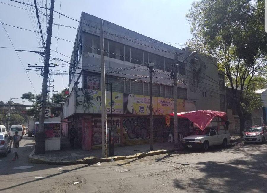 Edificio en venta en Calz. Ignacio Zaragoza en esquina frente al metro Canal de San Juan 900 m2 de construcción en 3 niveles.